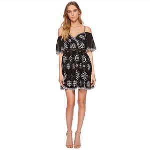 Romeo & Juliet Embroidery Cold-Shoulder Dress (M)